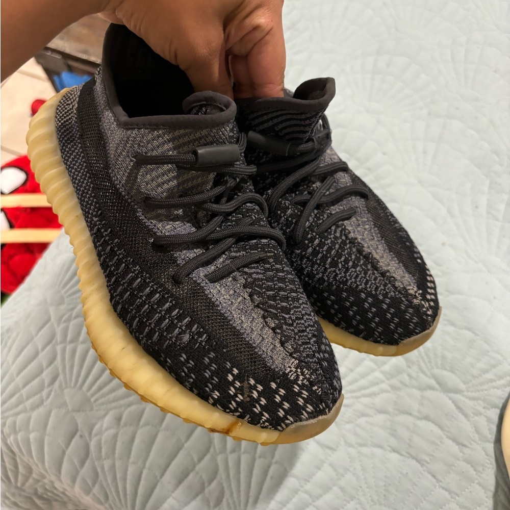 Yeezy Boost 350 V2 Carbon sz 6Men/kids
